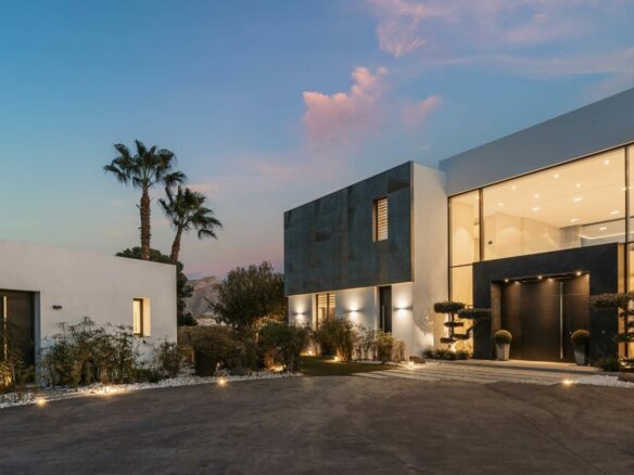 For sale – Elegant Modern Home  with Sea Views 🌊 in El Madronal