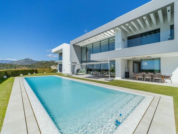 🔥 For Sale 🏡 | Exquisite 6-Bedroom Villa – Frontline ⛳ Golf & 🌊 Sea Views – Los Arqueros, Benahavís