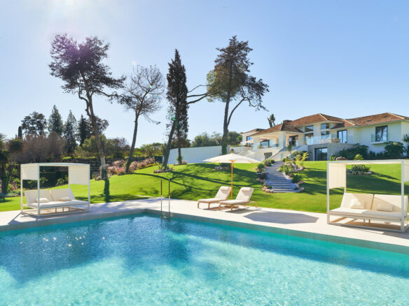 Reserved – Central Villa 🏡 for Sale in San Pedro on 6000m2 Plot – Tennis court