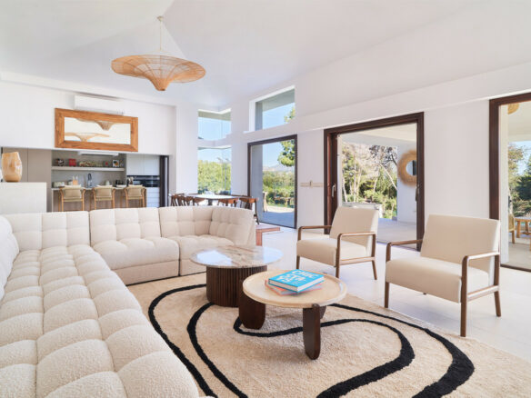 Reserved – Central Villa 🏡 for Sale in San Pedro on 6000m2 Plot – Tennis court
