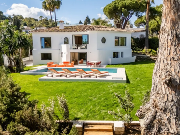 For sale  – Nueva Andalucia – South facing  – 4 bed villa 🏡
