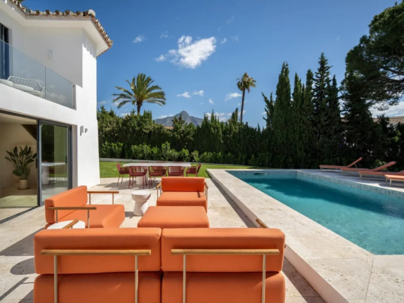 For sale  – Nueva Andalucia – South facing  – 4 bed villa 🏡
