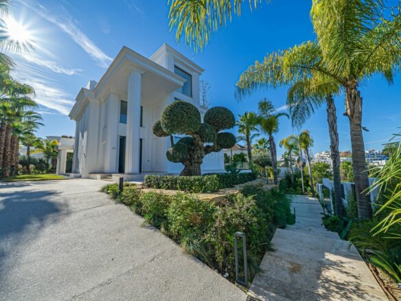 For sale 🏡✨ EXCLUSIVE NEW VILLA near MARBELLA CLUB ✨🏡