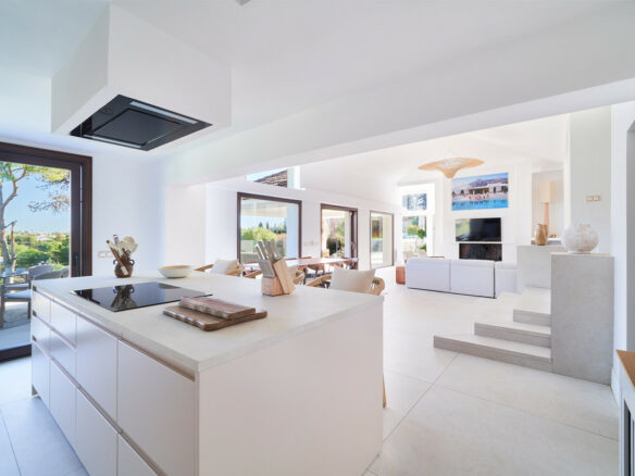 Reserved – Central Villa 🏡 for Sale in San Pedro on 6000m2 Plot – Tennis court