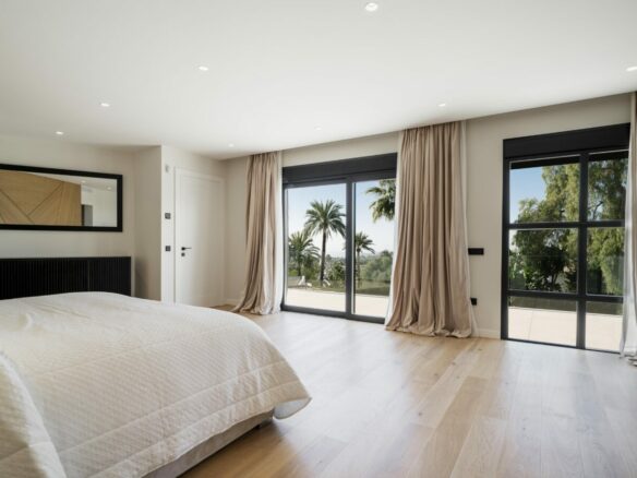 For sale 🏡 5B Turnkey  Villa in Nagüeles 🌊✨ Marbella Spain