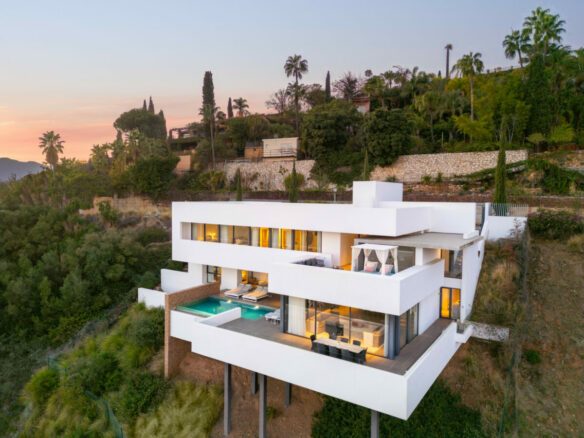 🏡 For Sale: Spectacular Modern Villa in La Quinta, Benahavís 🌅✨ Gated – Sea Views