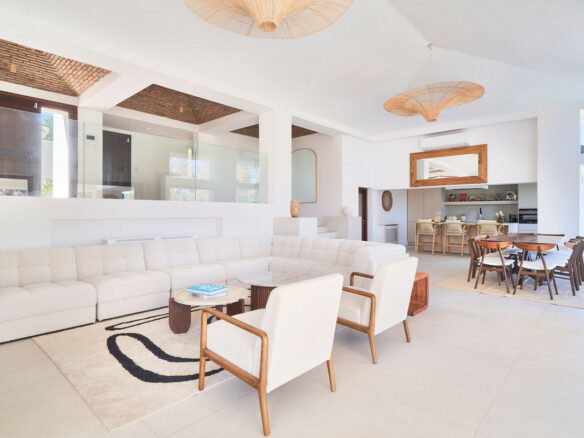 Reserved – Central Villa 🏡 for Sale in San Pedro on 6000m2 Plot – Tennis court