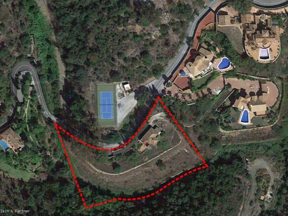 For sale – Exceptionally Large Plot  5840m2 with old villa  – Benahavis🌞