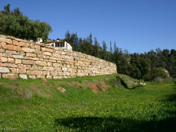 For sale – Exceptionally Large Plot  5840m2 with old villa  – Benahavis🌞
