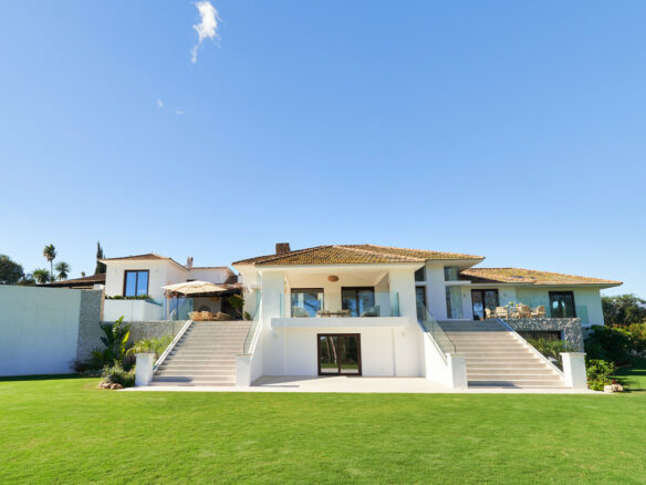 Reserved – Central Villa 🏡 for Sale in San Pedro on 6000m2 Plot – Tennis court