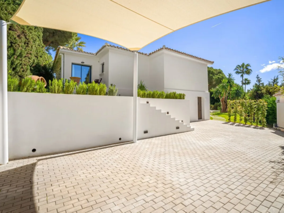 For sale  – Nueva Andalucia – South facing  – 4 bed villa 🏡