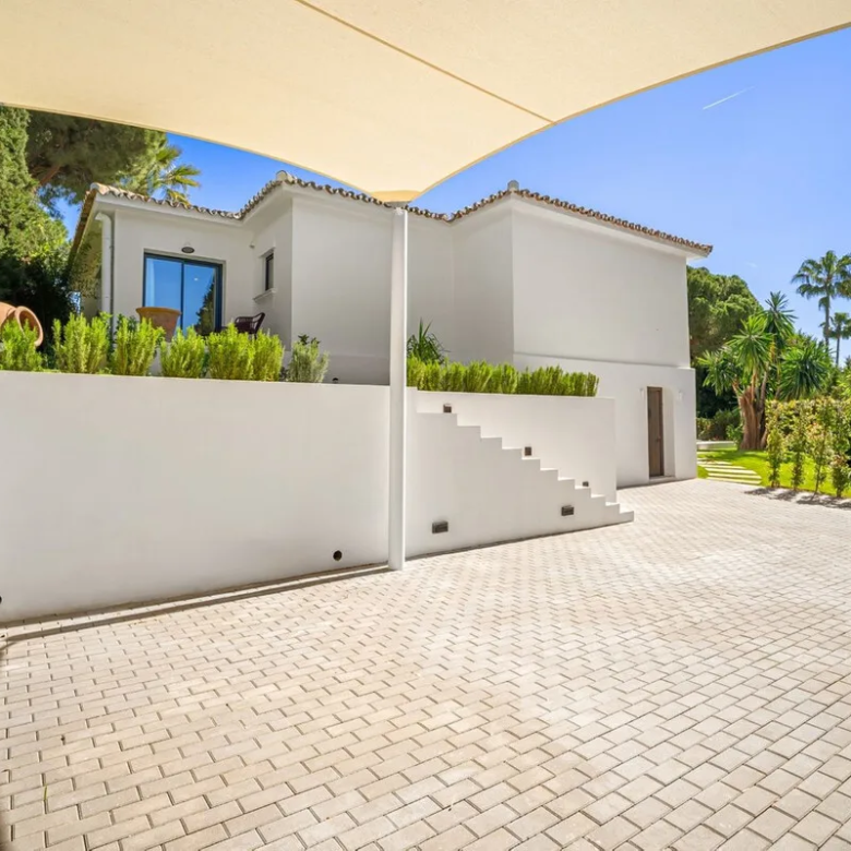 For sale  – Nueva Andalucia – South facing  – 4 bed villa 🏡