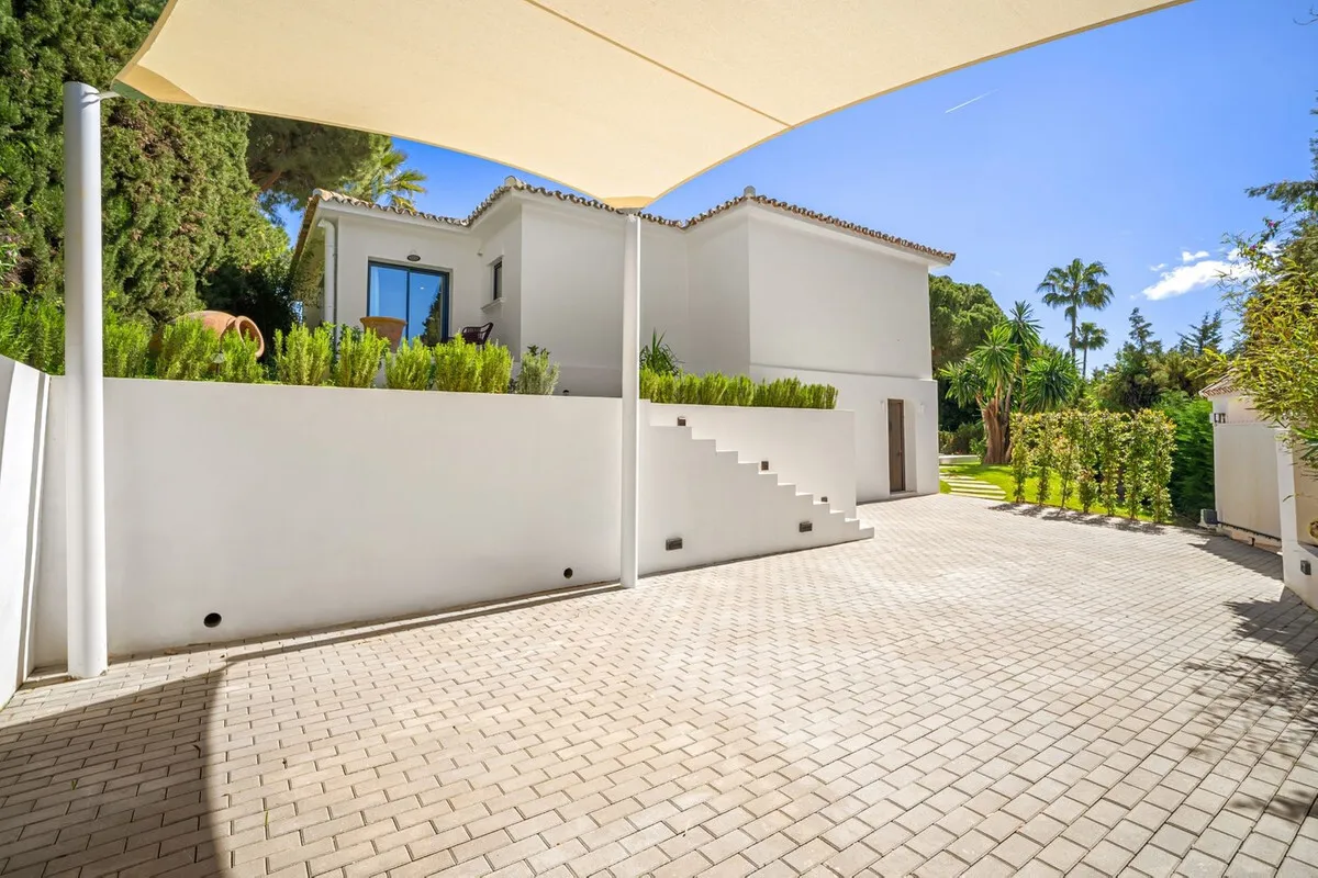 For sale  – Nueva Andalucia – South facing  – 4 bed villa 🏡
