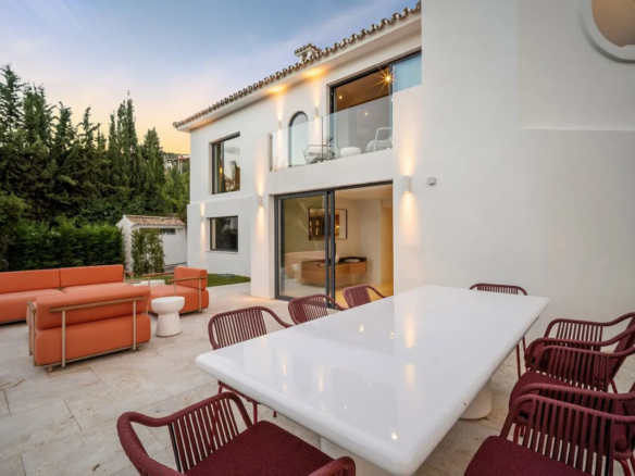 For sale  – Nueva Andalucia – South facing  – 4 bed villa 🏡