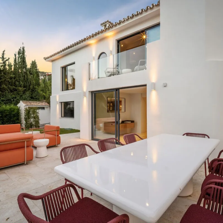 For sale  – Nueva Andalucia – South facing  – 4 bed villa 🏡