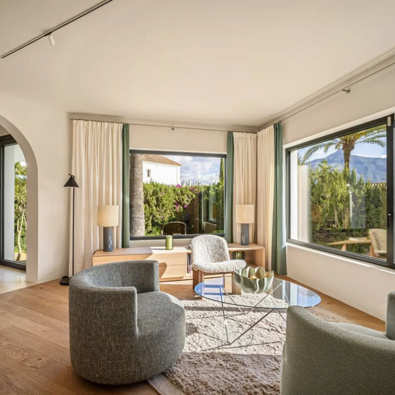 For sale  – Nueva Andalucia – South facing  – 4 bed villa 🏡