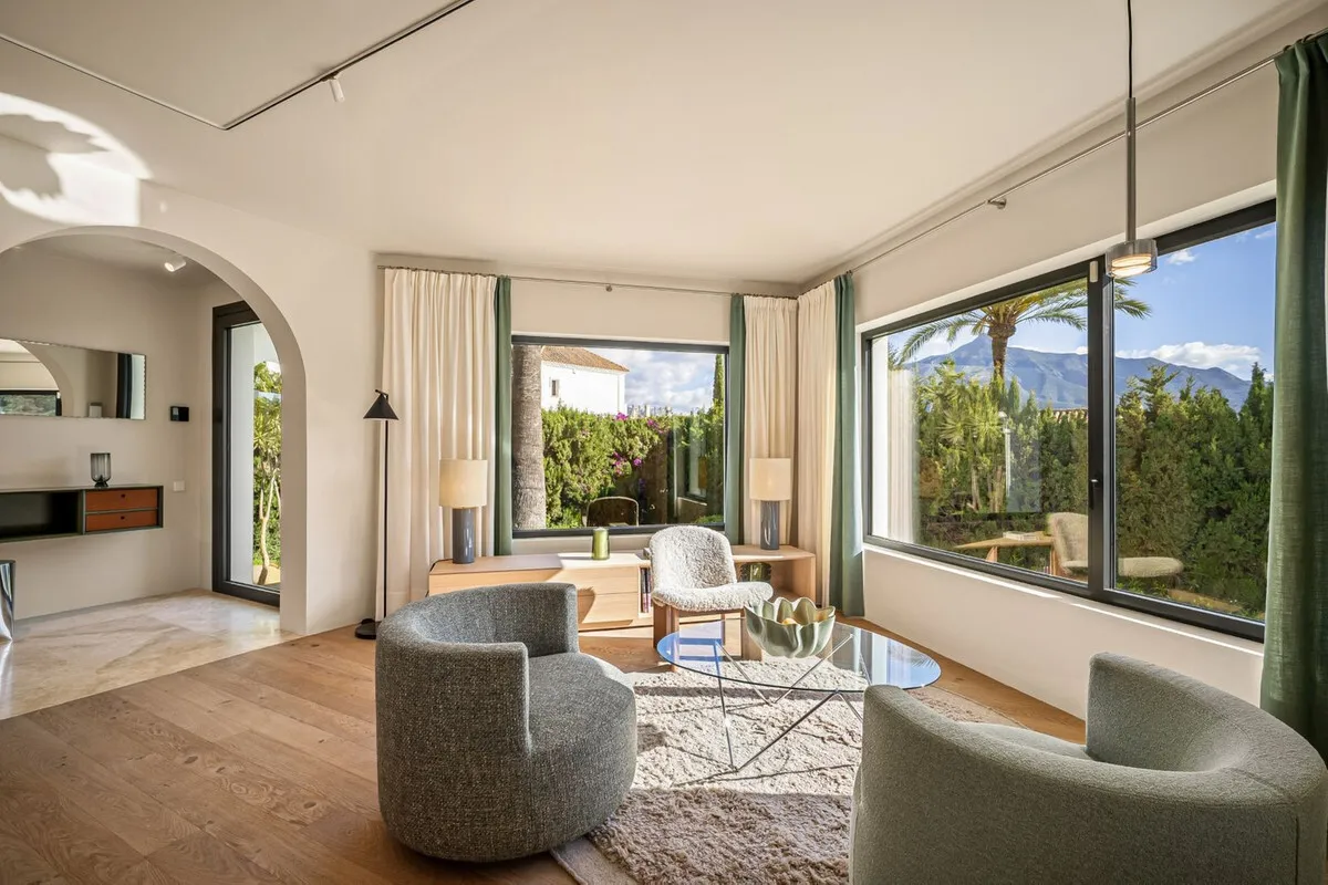 For sale  – Nueva Andalucia – South facing  – 4 bed villa 🏡