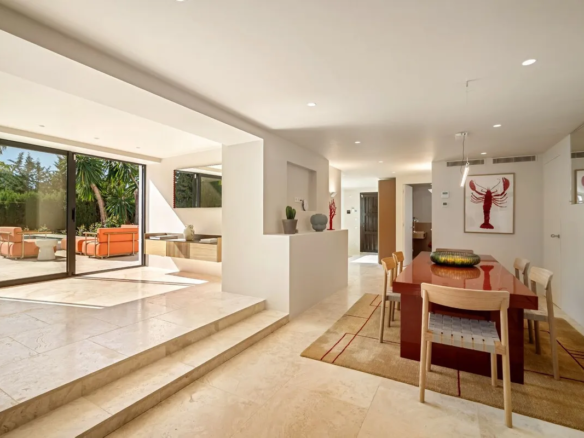 For sale  – Nueva Andalucia – South facing  – 4 bed villa 🏡