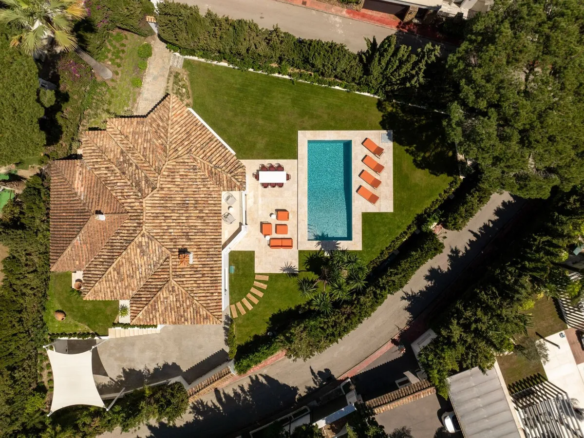 For sale  – Nueva Andalucia – South facing  – 4 bed villa 🏡