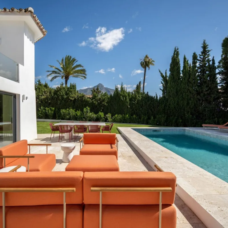 For sale  – Nueva Andalucia – South facing  – 4 bed villa 🏡