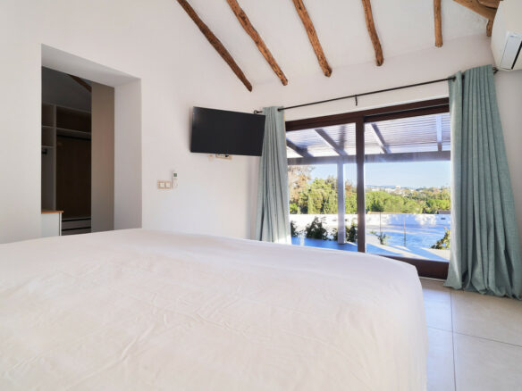 Reserved – Central Villa 🏡 for Sale in San Pedro on 6000m2 Plot – Tennis court