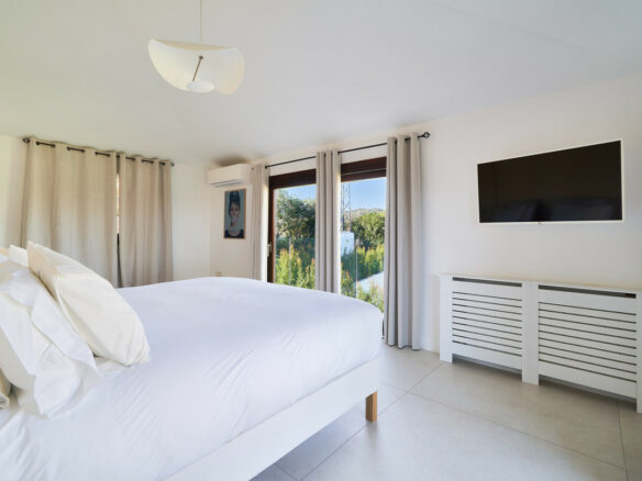 Reserved – Central Villa 🏡 for Sale in San Pedro on 6000m2 Plot – Tennis court