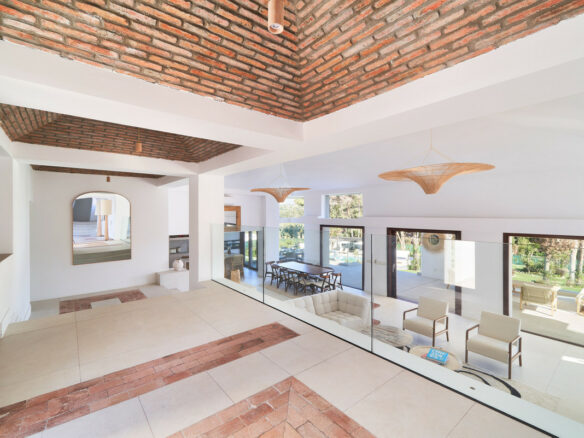 Reserved – Central Villa 🏡 for Sale in San Pedro on 6000m2 Plot – Tennis court