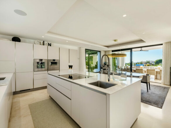 For sale – Modern 7B Villa in Nueva Andalucía, Marbella 🏡🌴 Gated 24H Guard
