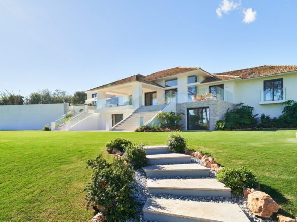 Reserved – Central Villa 🏡 for Sale in San Pedro on 6000m2 Plot – Tennis court