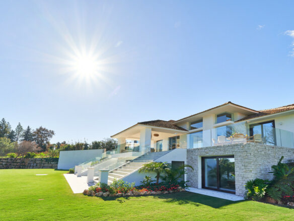 Reserved – Central Villa 🏡 for Sale in San Pedro on 6000m2 Plot – Tennis court