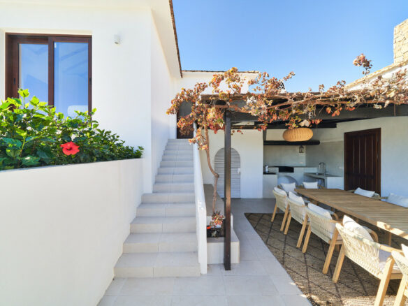 Reserved – Central Villa 🏡 for Sale in San Pedro on 6000m2 Plot – Tennis court