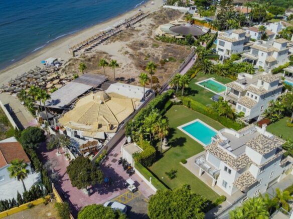 🏡 For Sale: 5B Beachfront Villa  El Rosario 🌊☀️