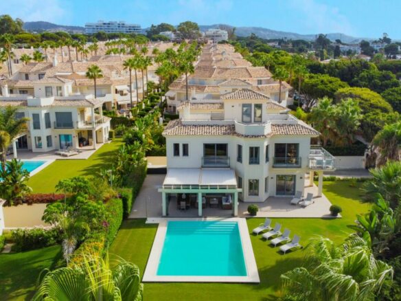 🏡 For Sale: 5B Beachfront Villa  El Rosario 🌊☀️