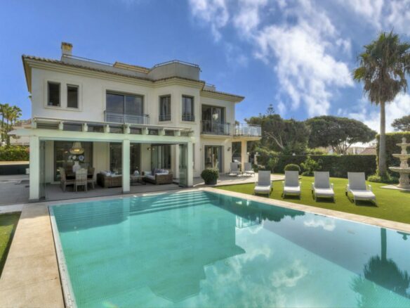 🏡 For Sale: 5B Beachfront Villa  El Rosario 🌊☀️
