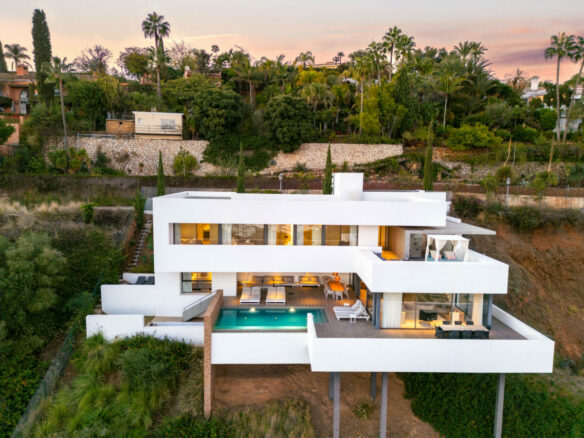🏡 For Sale: Spectacular Modern Villa in La Quinta, Benahavís 🌅✨ Gated – Sea Views