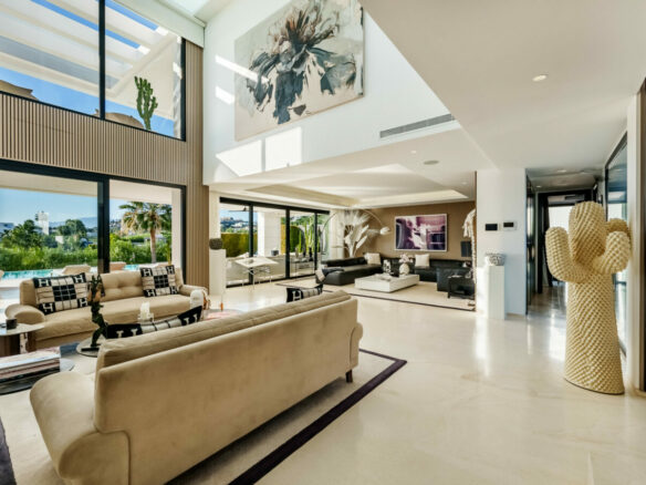 For sale – Modern 7B Villa in Nueva Andalucía, Marbella 🏡🌴 Gated 24H Guard