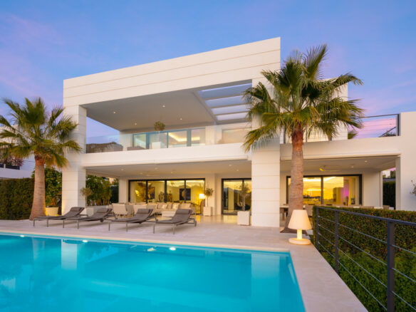 For sale – Modern 7B Villa in Nueva Andalucía, Marbella 🏡🌴 Gated 24H Guard