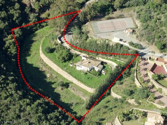 For sale – Exceptionally Large Plot  5840m2 with old villa  – Benahavis🌞
