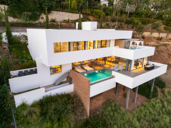 🏡 For Sale: Spectacular Modern Villa in La Quinta, Benahavís 🌅✨ Gated – Sea Views