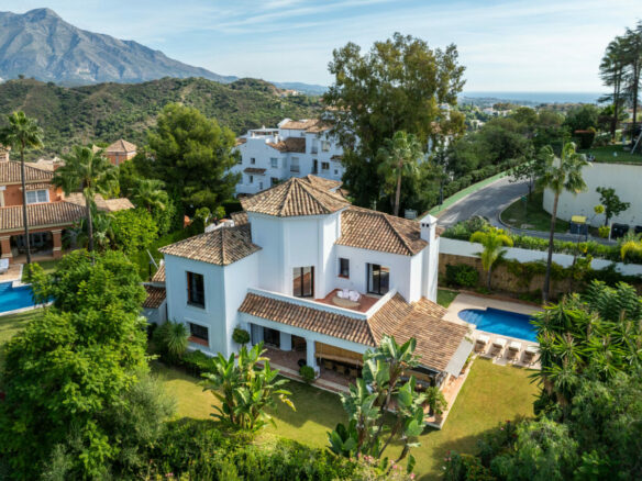 🏡 For Sale: Spectacular Modern Villa in La Quinta, Benahavís 🌅✨ Gated – Sea Views