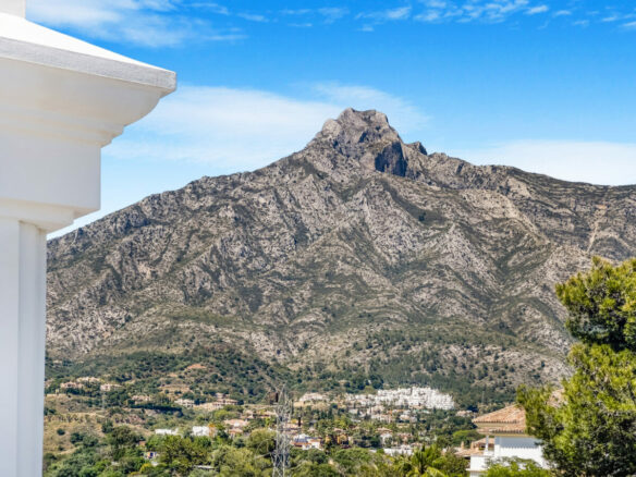For sale 🏡✨ EXCLUSIVE NEW VILLA near MARBELLA CLUB ✨🏡
