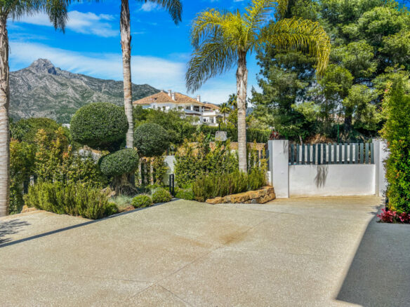 For sale 🏡✨ EXCLUSIVE NEW VILLA near MARBELLA CLUB ✨🏡