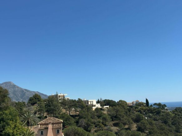 🏡 For Sale | 🌿 El Madroñal | 🌊 Modern Villas with Sea Views – Gated