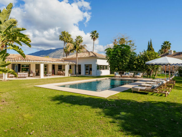 For sale 🏡✨ Luxury Turnkey Villa in La Cerquilla, Marbella 🌴💎