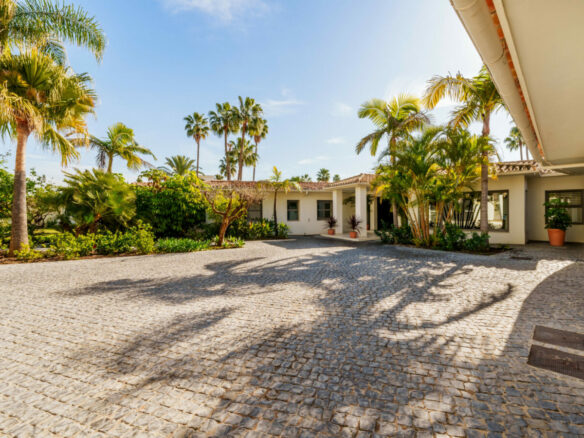 For sale 🏡✨ Luxury Turnkey Villa in La Cerquilla, Marbella 🌴💎