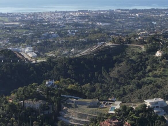 🏡 For Sale | 🌿 El Madroñal | 🌊 Modern Villas with Sea Views – Gated