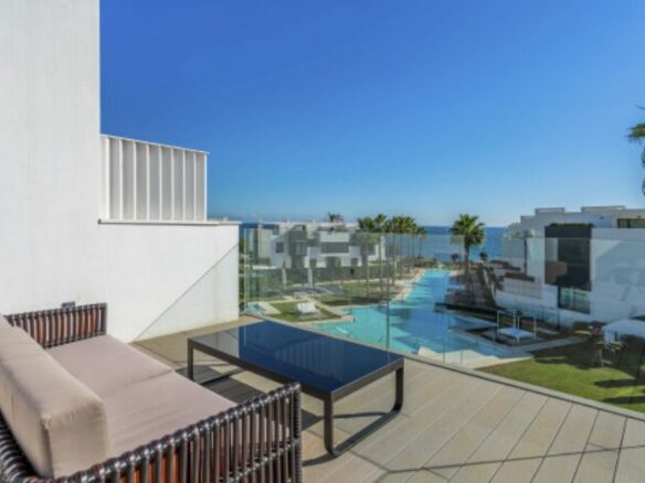 🌊FRONTLINE BEACH LUXURY TOWNHOUSE – TURNKEY-GATED – ESTEPONA 🏝️