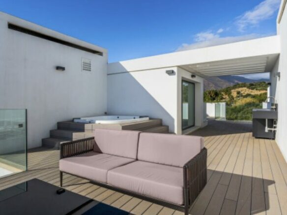 🌊FRONTLINE BEACH LUXURY TOWNHOUSE – TURNKEY-GATED – ESTEPONA 🏝️