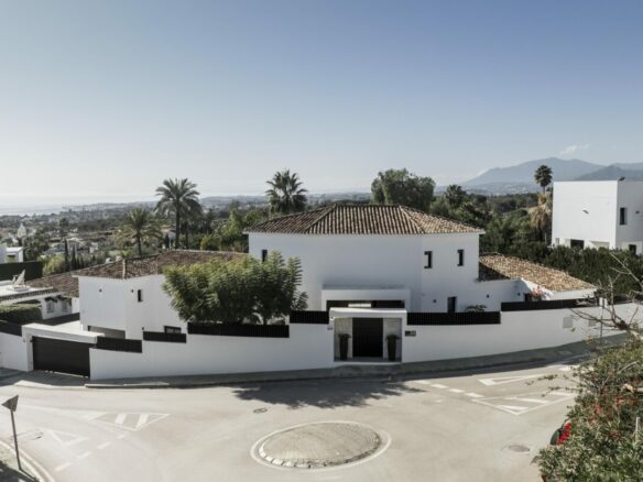 For sale 🏡 5B Turnkey  Villa in Nagüeles 🌊✨ Marbella Spain