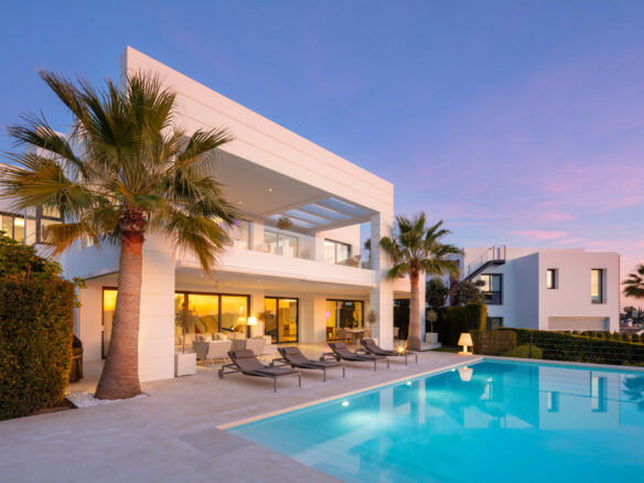 For sale – Modern 7B Villa in Nueva Andalucía, Marbella 🏡🌴 Gated 24H Guard